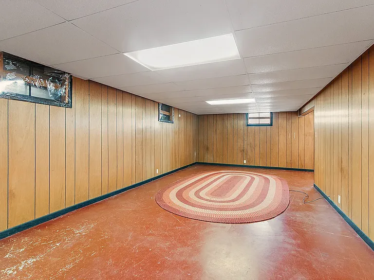 1000 Jackson Ave — Photo 16