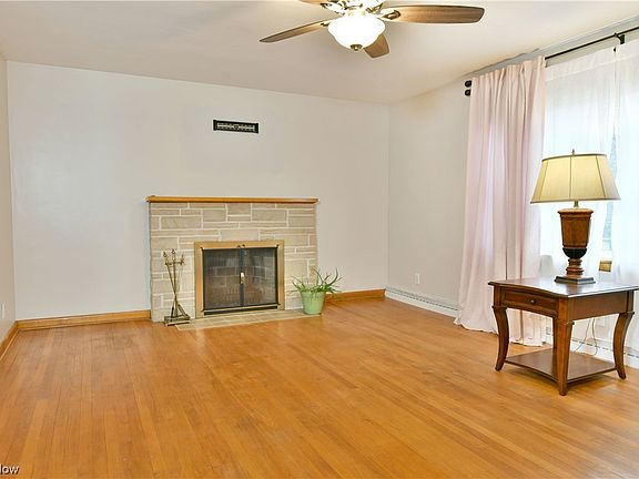 3rd image of 438 Golf Dr