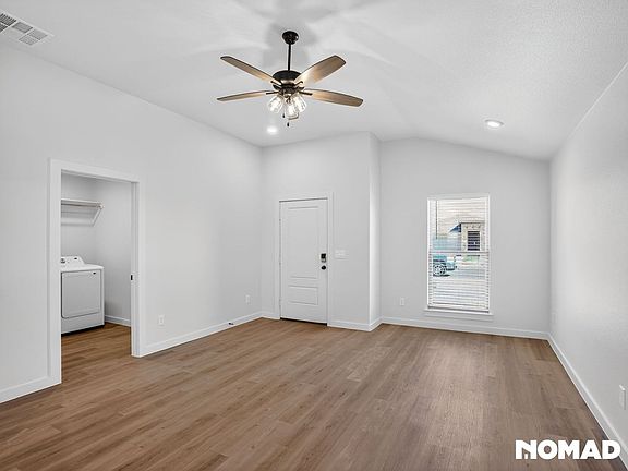 4th image of 2160 Langford Ave