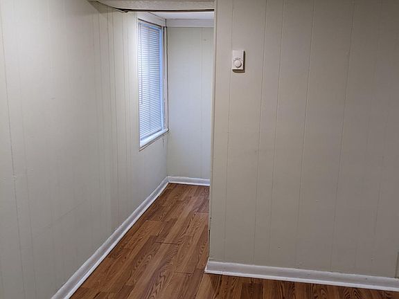 alcove in middle room to closet