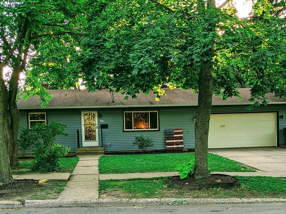 1st image of 2207 22nd St