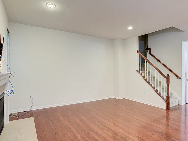 43276 Mitcham Sq — Photo 32