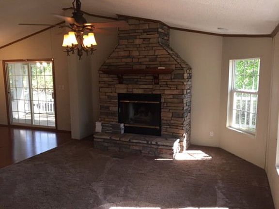 3rd image of 4027 Greenbriar Dr