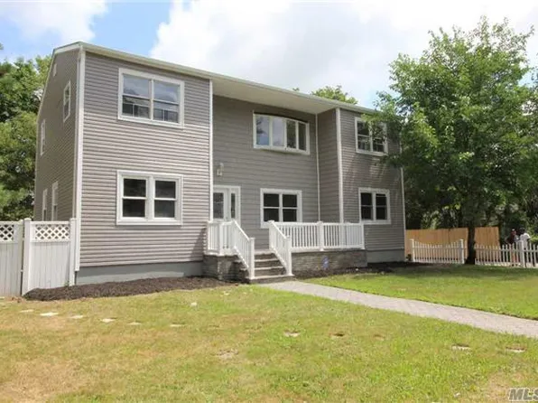 73 Centerwood St, West Babylon, NY 11704