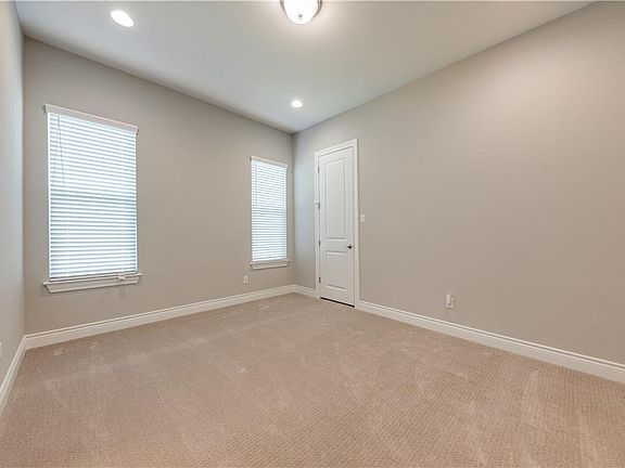 4th image of 705 Campino Dr