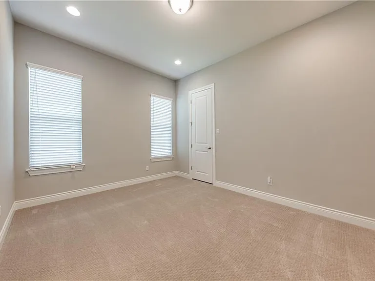 705 Campino Dr — Photo 4