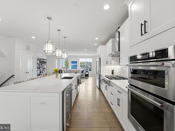 5th image of 2030 Julia Dr