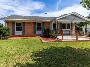38 Greenbriar Ln, Stuarts Draft, VA 24477