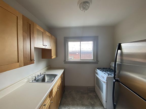 4th image of 62 E King St #3