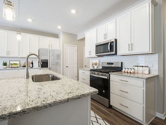 Perfect Size Kitchen for Cooking and Entertaining