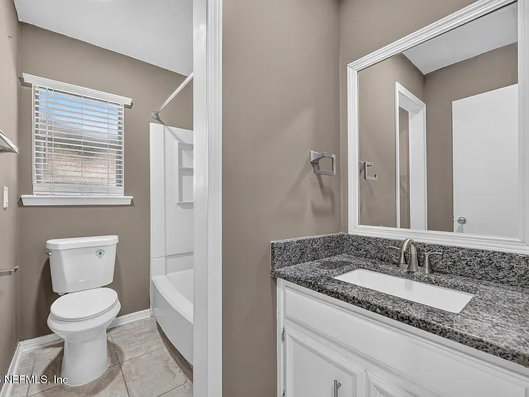 7526 Jasper Ave — Photo 9