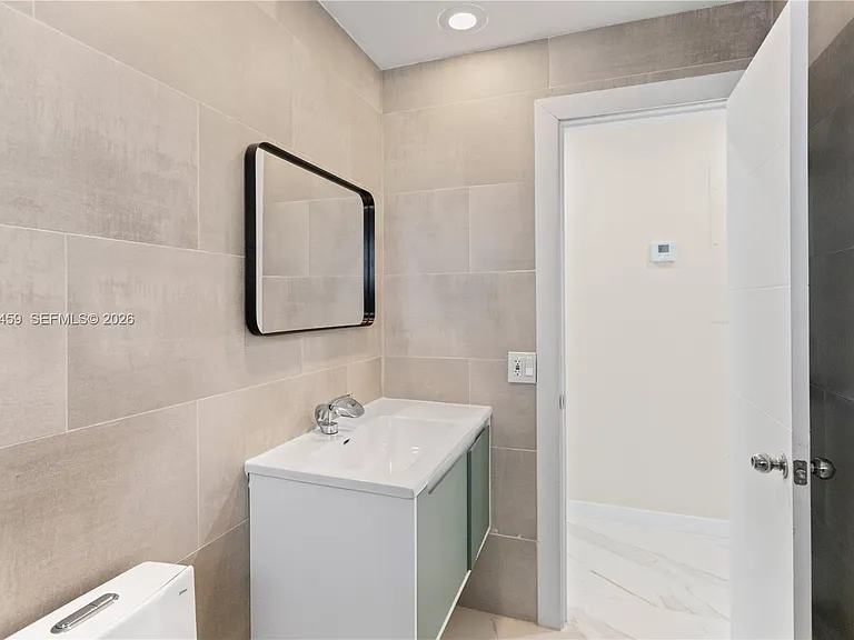 21330 NE 26th Ave — Photo 23