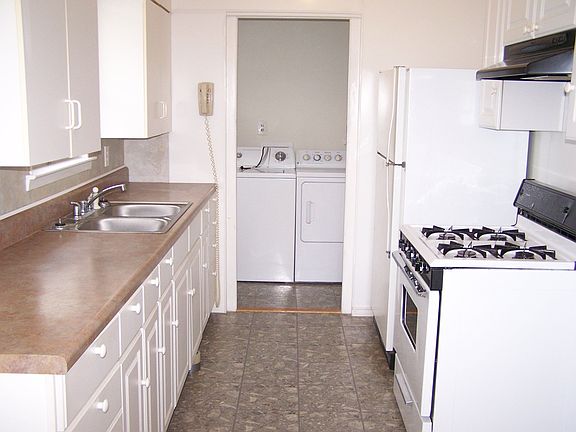 kichen, all appliances stay!