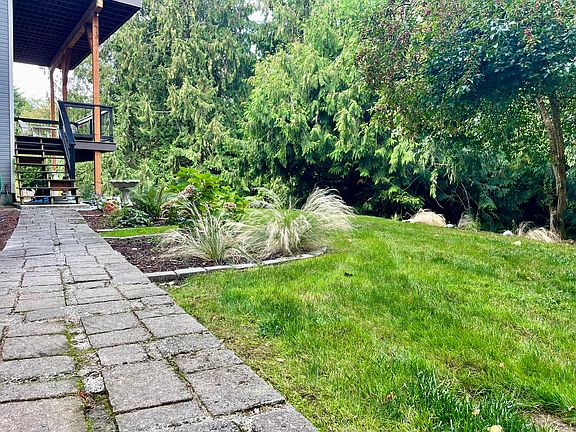Entry to private deck and downstairs unit