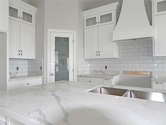 3rd image of 3410 Las Vistas Ln