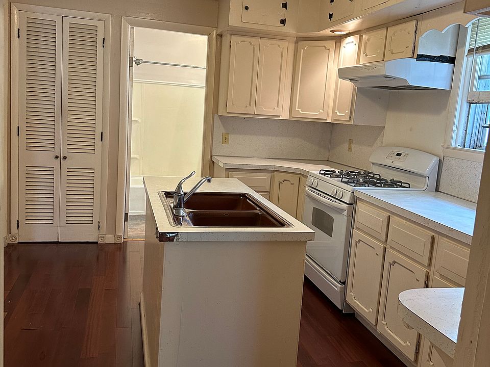 1st image of 302 W King St