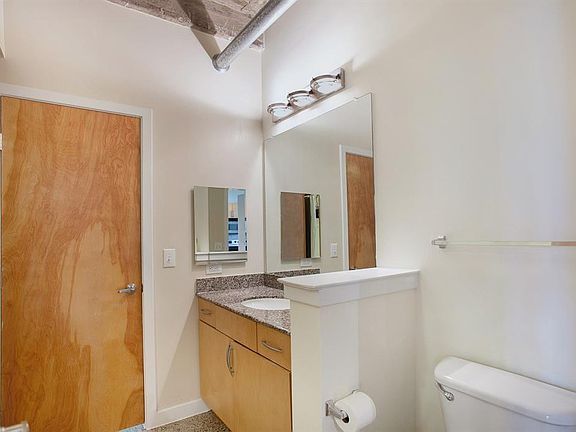 5th image of 221 W Lancaster Ave Unit 10004