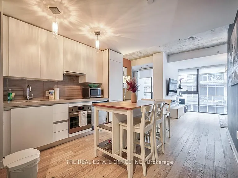 629 King St W #331 — Photo 10