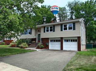 42-05 Naugle Dr, Fair Lawn, NJ 07410