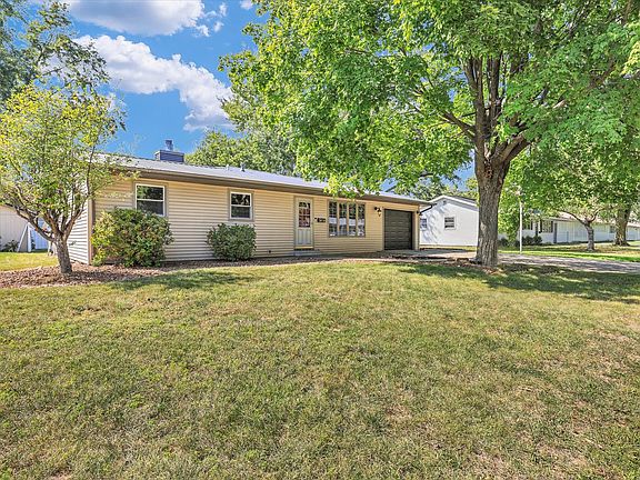 3rd image of 525 Orchard Ln