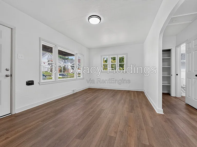 300 Ash Ave — Photo 12