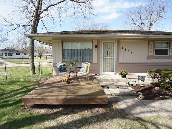 2nd image of 3215 Bavarian Ln