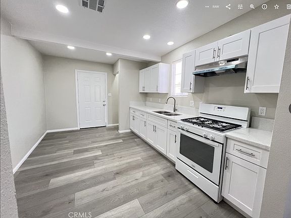 5th image of 1440 W Grand Ave
