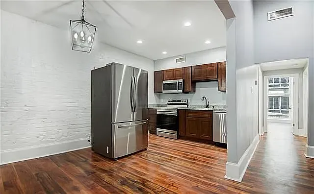 601 Iberville / 201 Chartres — Photo 2