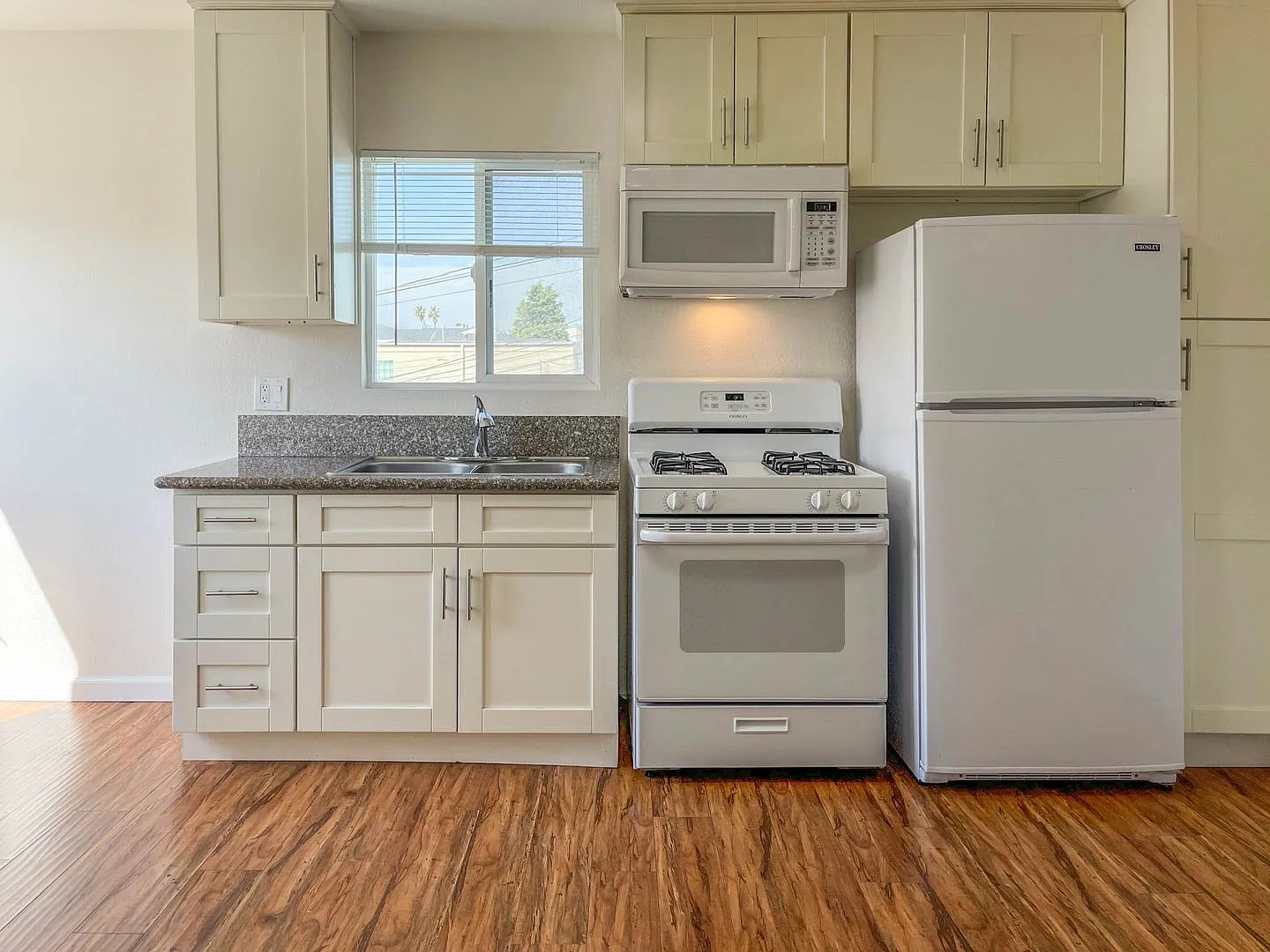 Upper 2BD/1BA - Near SoFi Stadium! — Photo 4