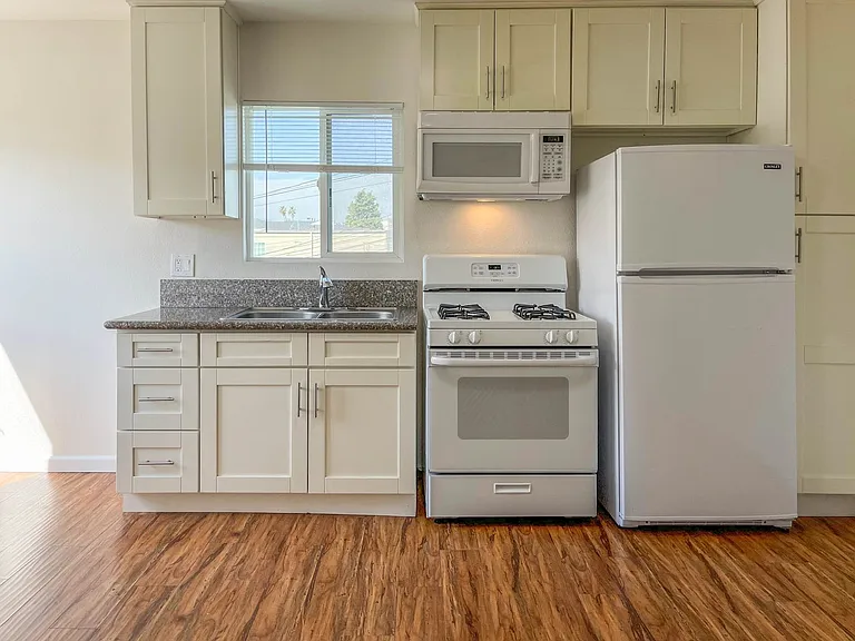 6606-6610 Brynhurst Ave #6608-C — Photo 4
