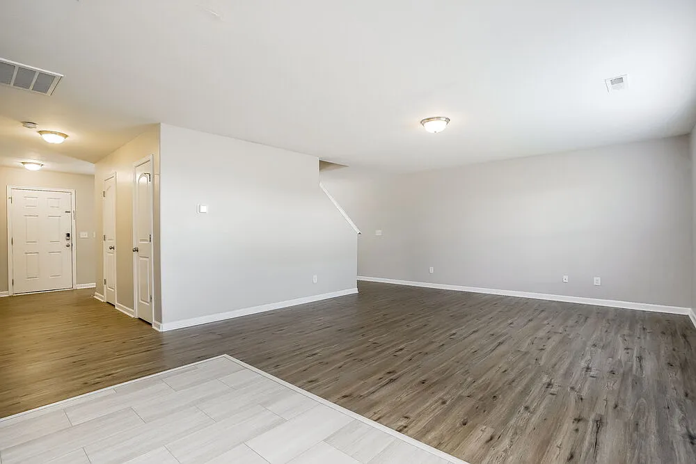 4 bed, 2.5 bath, 2007 sqft, $2,010 — Photo 4
