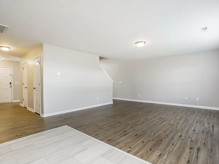 4745 Queen Pierrette St — Photo 4
