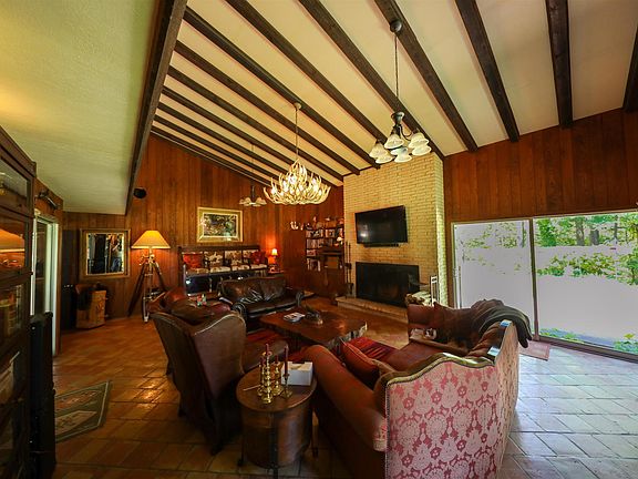 3rd image of 8828 Farm Road 1402