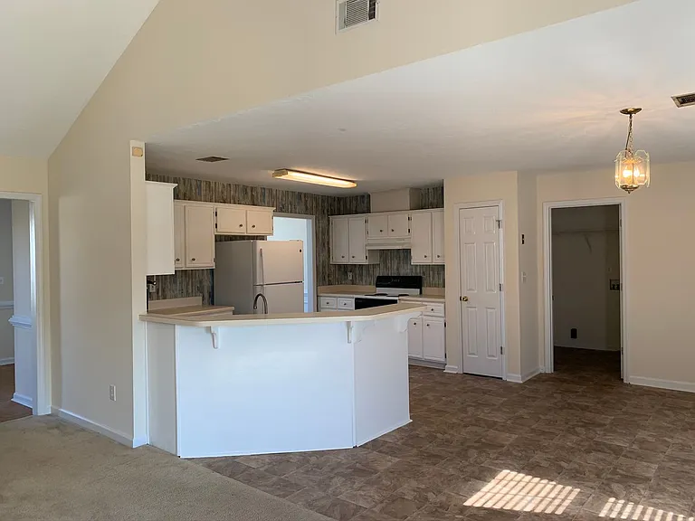 225 Taylor Cir — Photo 9