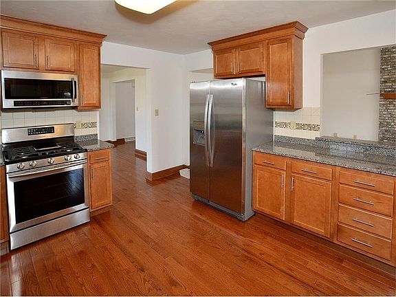 4th image of 102 Saddlebrook Dr