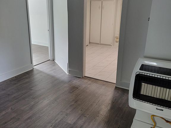 3rd image of 921 Washington St #1/2