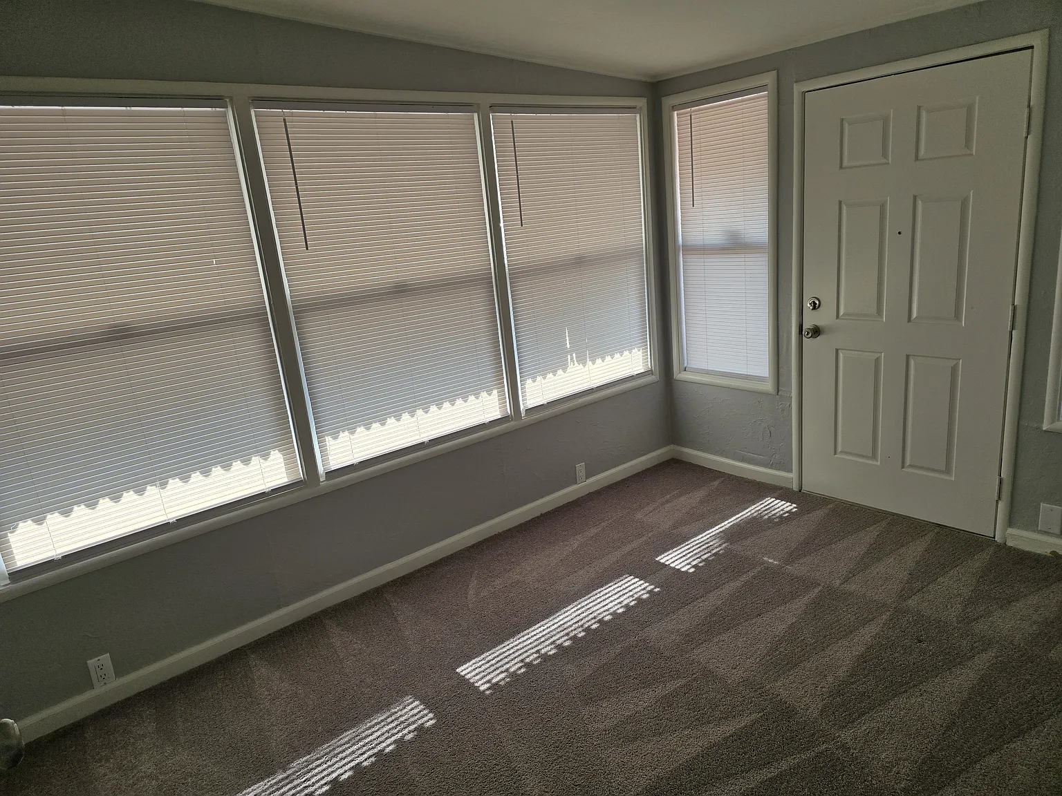 2 bed, 1013 sqft, $2,400 — Photo 3