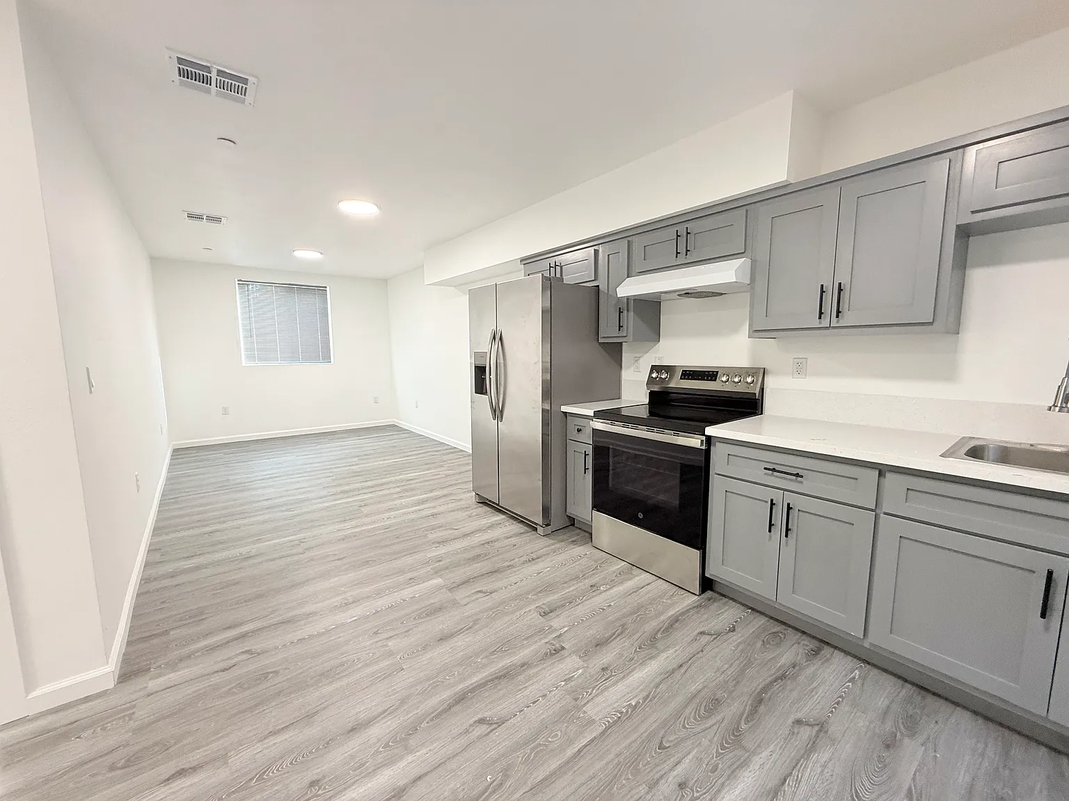 4 bed, 1200 sqft, $3,800 — Photo 2
