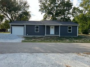 607 E North, Westport, IN