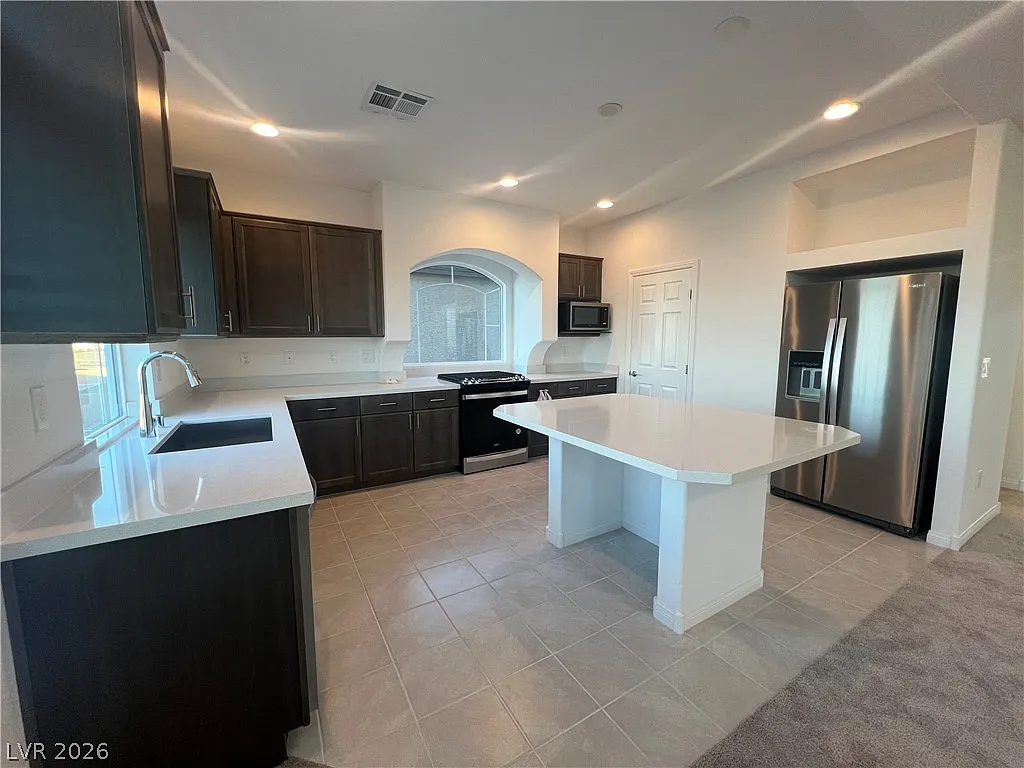 4 bed, 3.5 bath, 3065 sqft, $2,750 — Photo 3