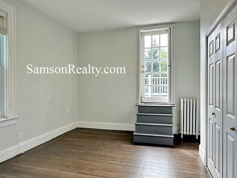 150 Brown St #B — Photo 2