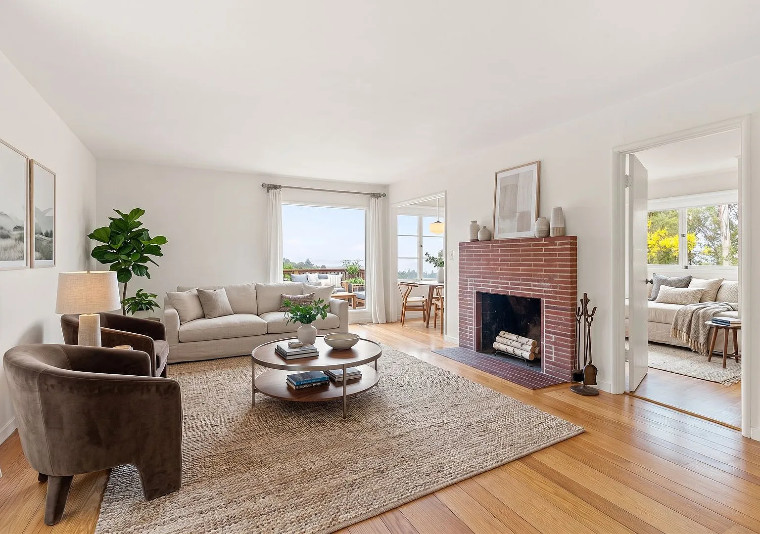 Charming Cul-de-Sac Mid-Century w/ Bay Views In Oakland Hills — Photo 1