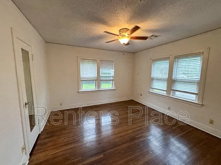 2233 N Denver Blvd — Photo 11