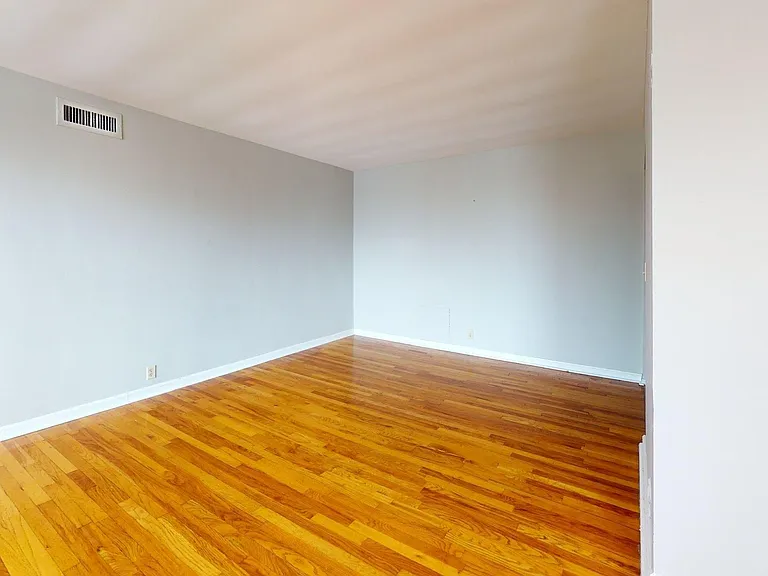 2550 Kemper Rd — Photo 6