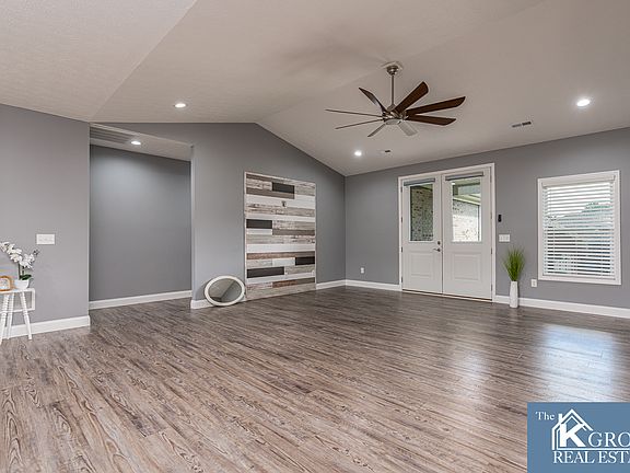 5th image of 306 Turner Ct