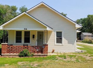 216 W Parliament St, Smith Center, KS 66967