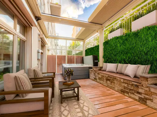 675 Sackett Street image 3 of 16