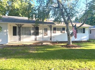 7 Hancock Dr, Villa grove, IL 61956