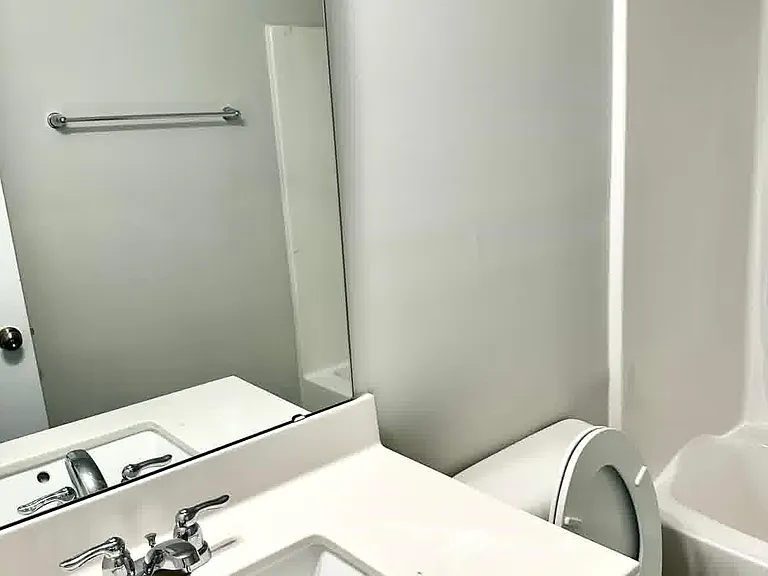 Share a full bathroom - another view