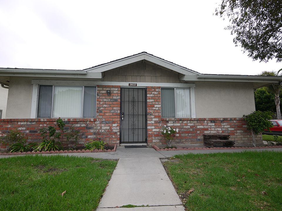 2nd image of 2602 N Victoria Ave